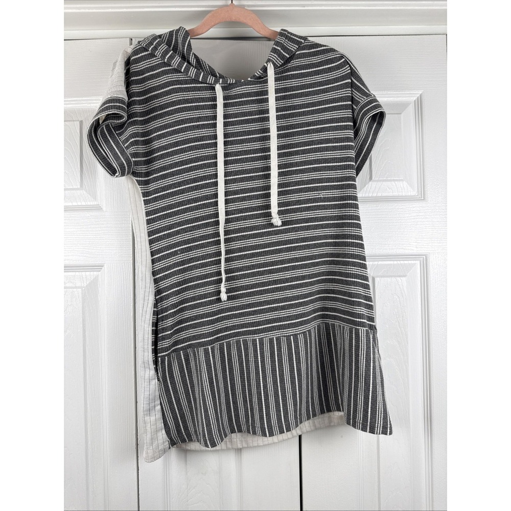 Doe & Rae Short Sleeve Hooded Tunic Short Sleeve Top Gray/White Size Small